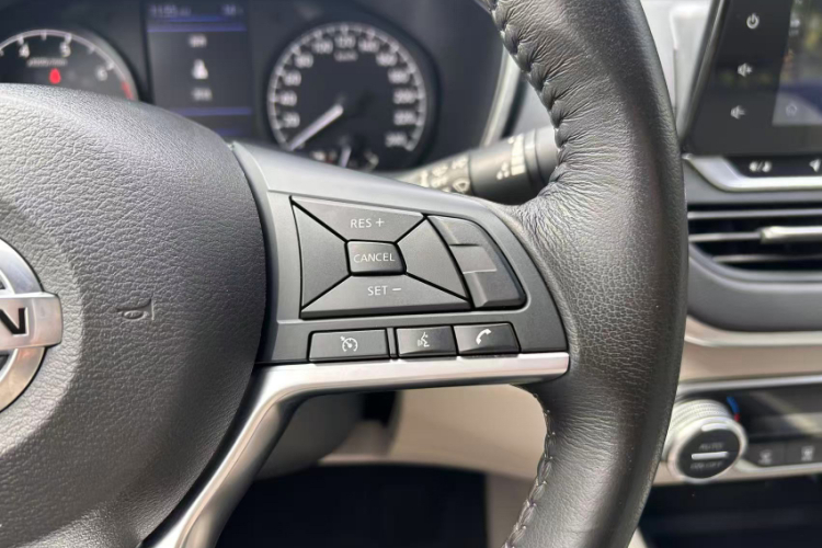 日产 天籁 2020款 2.0L XL 舒适版中控内饰7003