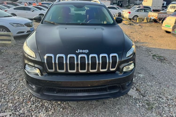 Jeep 自由光 2016款 2.0L 优越版车身外观6002