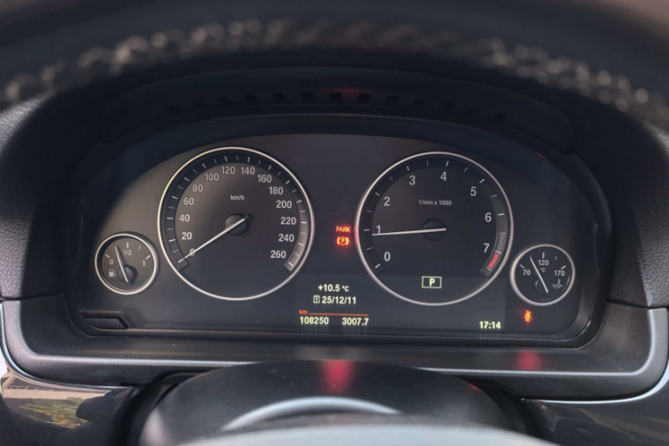 宝马5系 2017款 520Li 典雅型中控内饰15