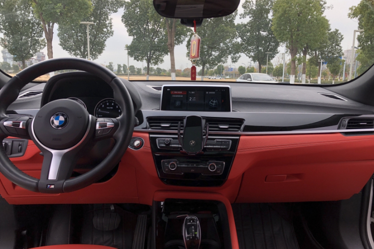 宝马X2 2020款 sDrive25i 领先型M运动套装中控内饰7002