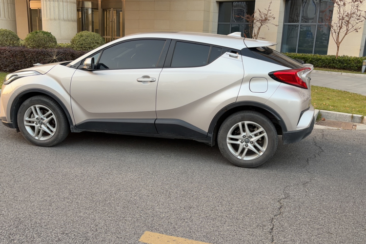 丰田C-HR 2021款 2.0L 舒适版车身外观6007