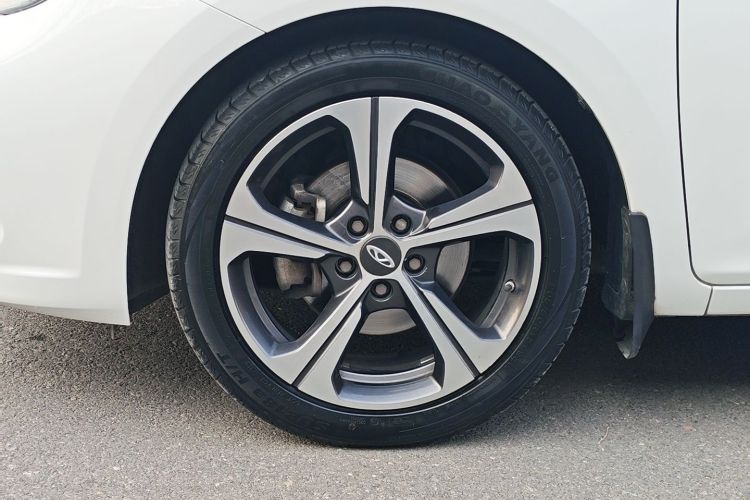 奇瑞 艾瑞泽5 2019款 1.5L 手动新青春版 国VI车身外观6006