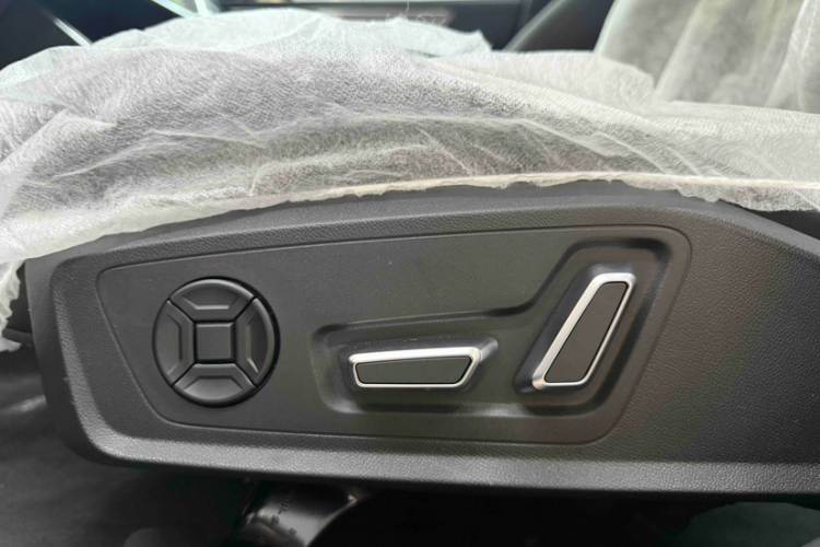 奥迪A6L 2025款 40 TFSI 豪华动感型中控内饰7001