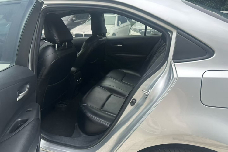 丰田 雷凌 2021款 185T CVT豪华版中控内饰7002