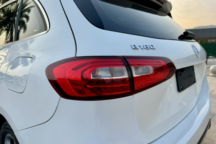 奔驰B级 2020款 B 180车身外观6009