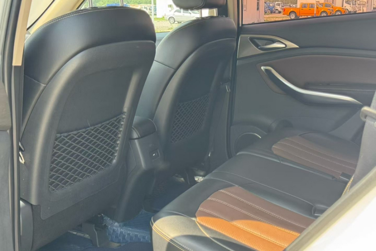 比亚迪 宋 2016款 盖世版 1.5TID 自动精英型中控内饰7003