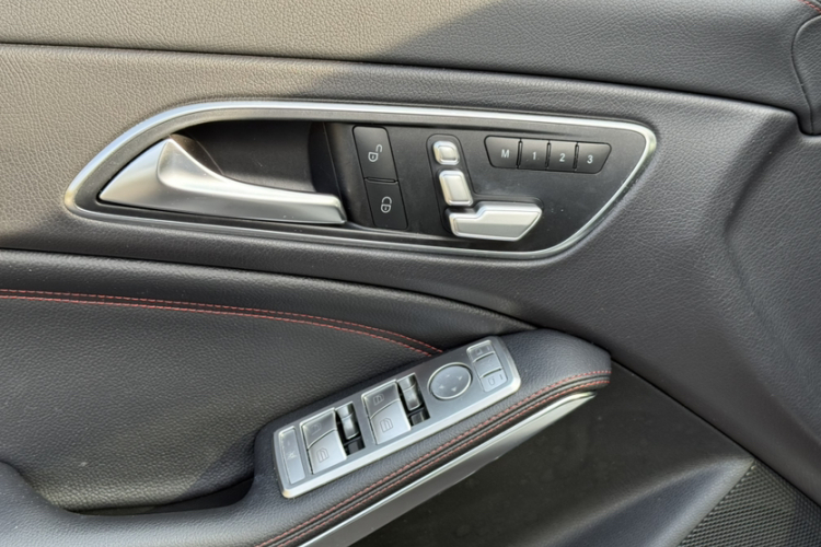 奔驰CLA AMG 2015款 AMG CLA 45 4MATIC中控内饰7008