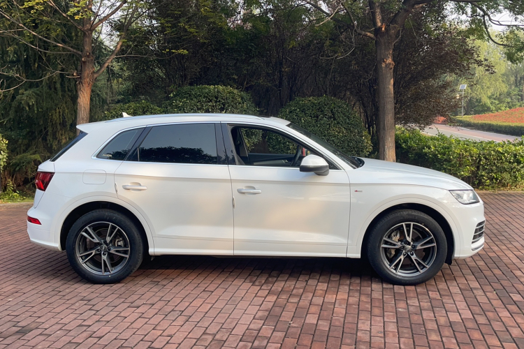 奥迪Q5L 2020款 改款 40 TFSI 荣享时尚型车身外观6002