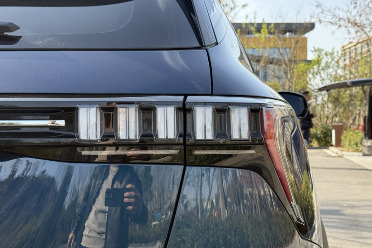 领克06 2020款 1.5T 耀Halo车身外观6004