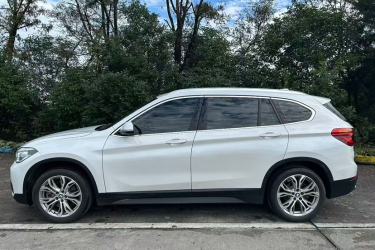 宝马X1 2018款 sDrive20Li 领先型车身外观6006