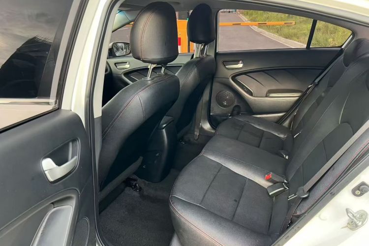 起亚K3 2016款 1.6L 自动GLS中控内饰7003