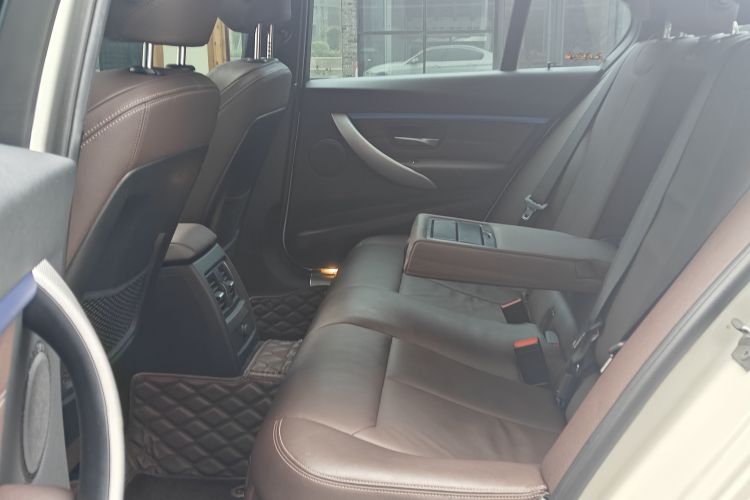 宝马3系 2019款 320i M运动套装中控内饰7007