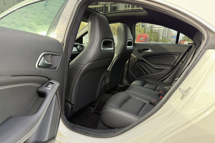 奔驰CLA 2016款 CLA 200 时尚型中控内饰7004