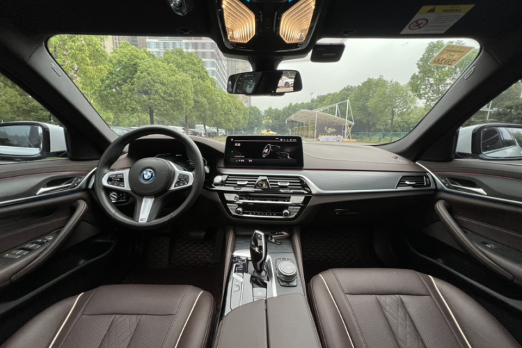 宝马5系新能源 2022款 改款 535Le M运动套装中控内饰7009