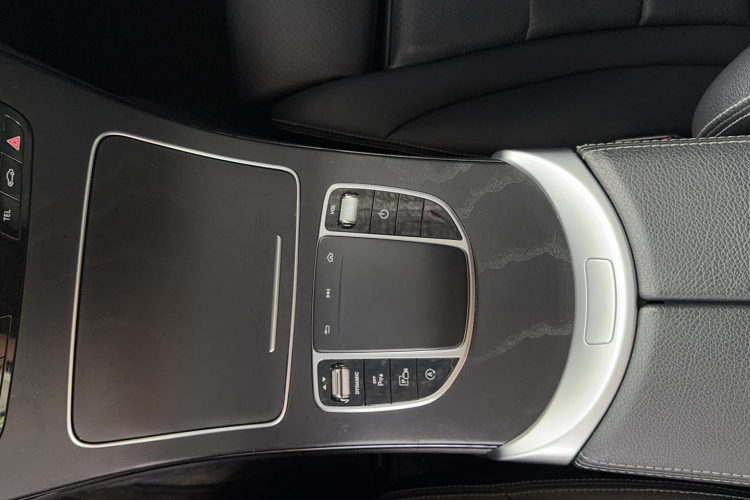 奔驰C级 2019款 改款 C 260 L 运动版中控内饰7009