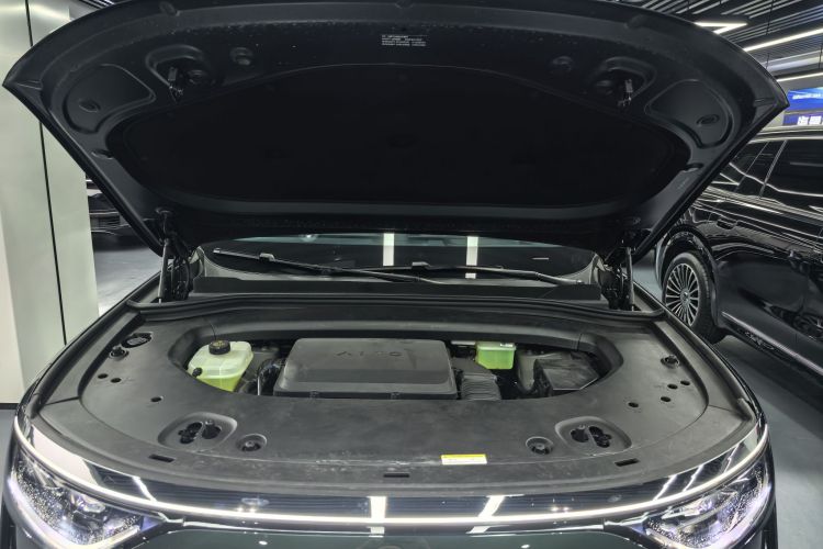 鸿蒙智行 问界M8 2025款 增程 Max+版 53.4kWh 6座版局部细节24