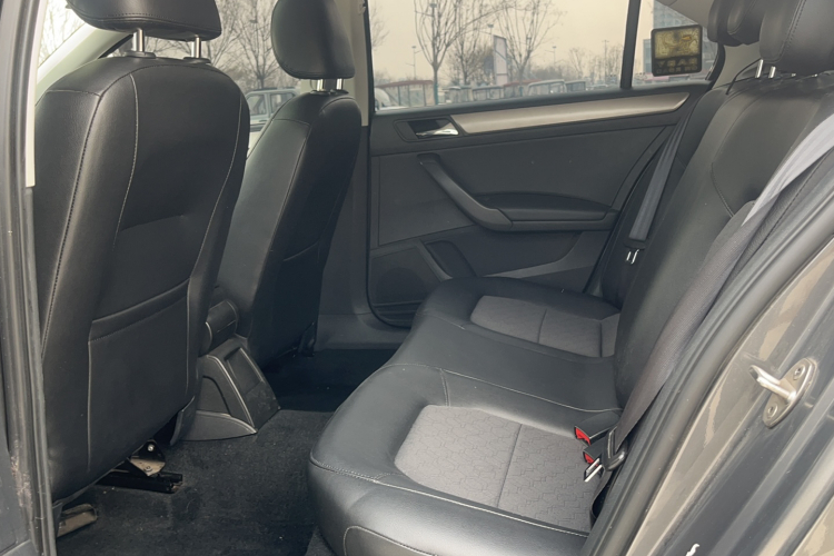 大众 桑塔纳 2015款 1.6L 手动舒适版中控内饰7001