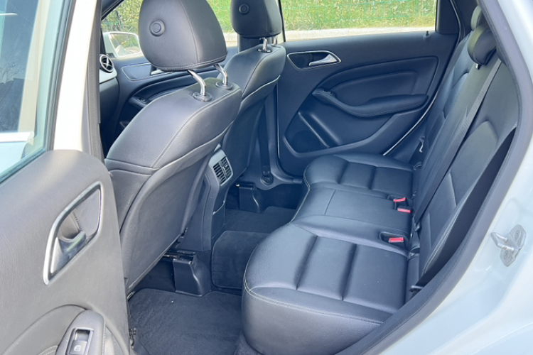 奔驰B级 2015款 B 200 时尚型局部细节19