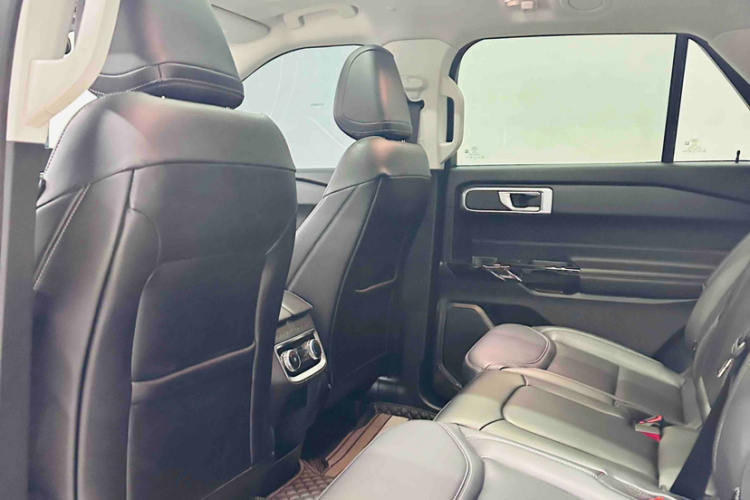 福特 探险者 2025款 2.3T EcoBoost 四驱穿越版 5座中控内饰7007