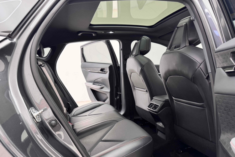 长安UNI-V 2022款 1.5T 尊贵型中控内饰7013