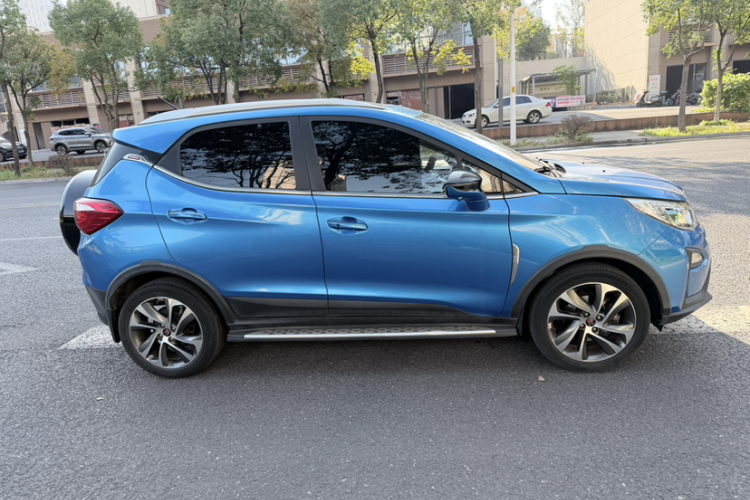 比亚迪 元 2016款 1.5L 手动尊贵型车身外观6004