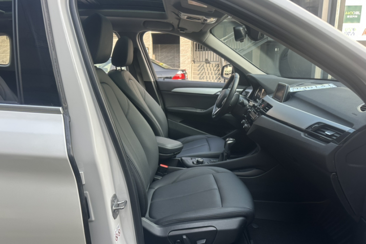 宝马X1 2019款 sDrive20Li 领先型中控内饰7002