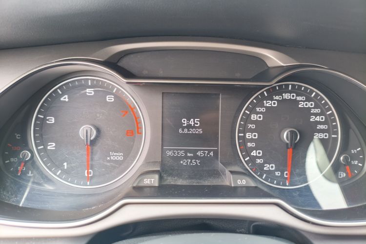 奥迪A4L 2015款 35 TFSI 自动标准型中控内饰15