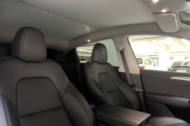 特斯拉 Model Y 2024款 长续航全轮驱动版中控内饰7003