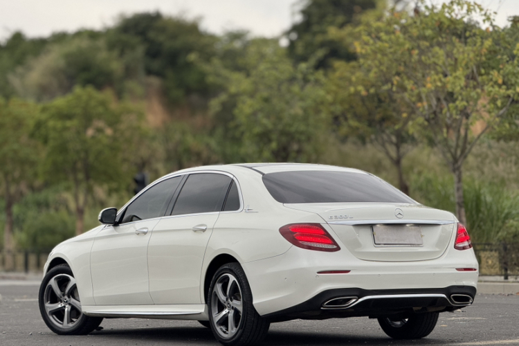 奔驰E级 2017款 E 300 L 运动豪华型车身外观6002