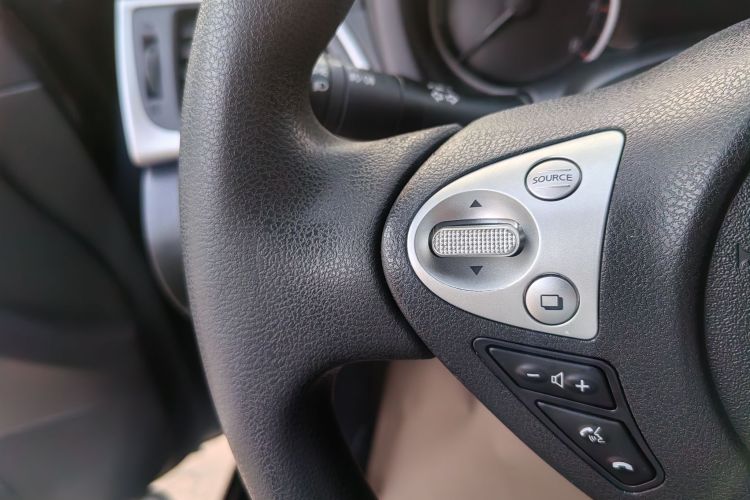 日产 轩逸 2016款 1.6XL  CVT尊享版中控内饰7001