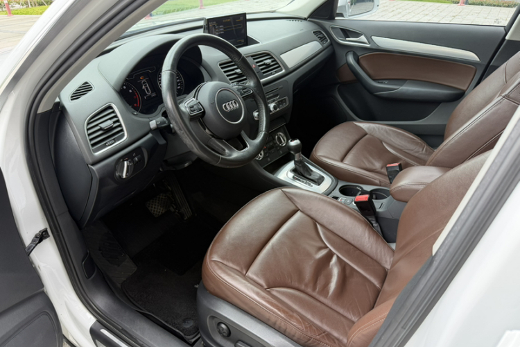 奥迪Q3 2015款 30 TFSI 舒适型中控内饰7002