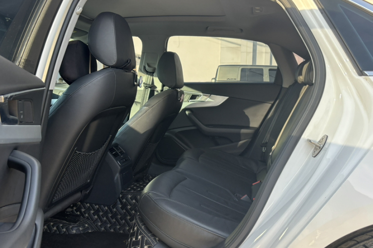 奥迪A4L 2019款 40 TFSI 时尚型 国VI中控内饰7003