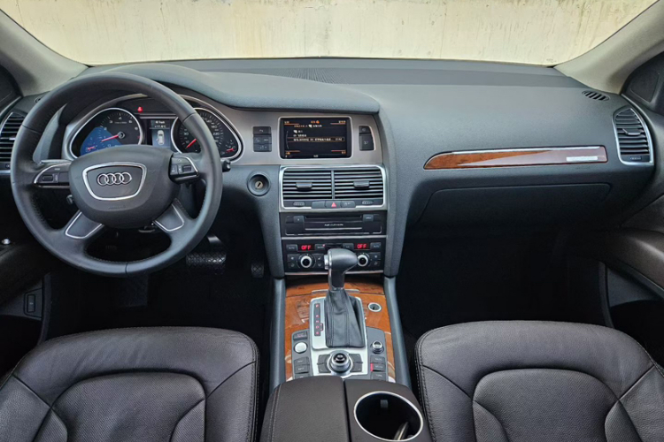 奥迪Q7 2014款 35 TFSI 进取型中控内饰7001