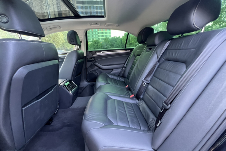 大众 辉昂 2018款 改款 380TSI 两驱商务版中控内饰7008