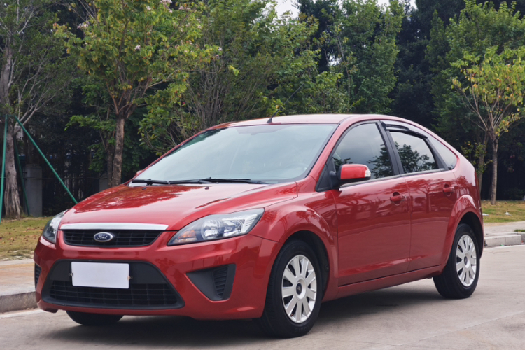 福特 福克斯 2012款 两厢经典 1.8L 自动基本型车身外观6006