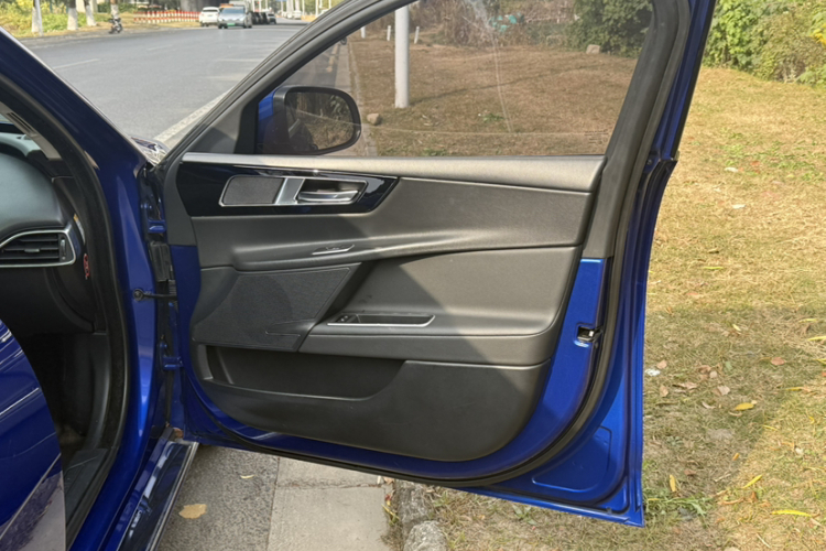 捷豹XEL 2018款 2.0T 200PS 精英版中控内饰7008