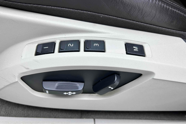 沃尔沃V40 2013款 2.0T 智雅版中控内饰7009