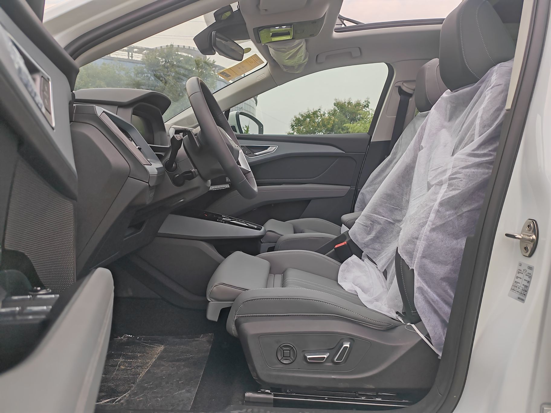 奥迪Q5 e-tron 2023款 40 e-tron 星耀型 锦衣套装