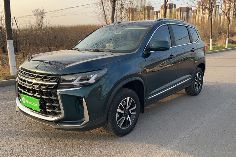 东风风行 风行T5 2023款 盛世款 1.6L 手动筑梦版 五座车身外观1