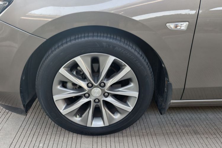 别克GL6 2021款 323T 轻混动互联豪华型车身外观6008