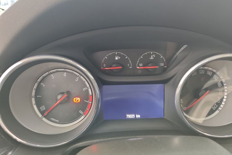 别克 君威 2017款 20T 精英型中控内饰15