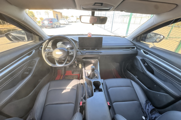 吉利汽车 帝豪 2025款 第4代 1.5L 手动龙腾版中控内饰7003