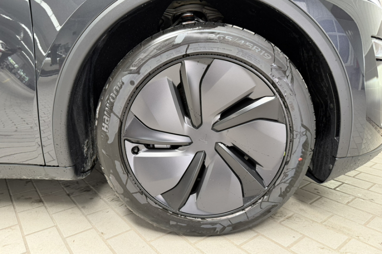 特斯拉 Model Y 2025款 改款 长续航全轮驱动版车身外观6007