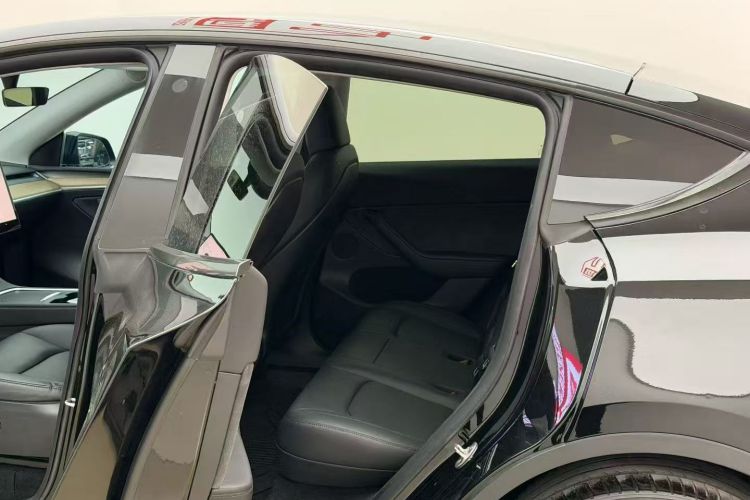 特斯拉 Model Y 2022款 改款 后轮驱动版中控内饰7007