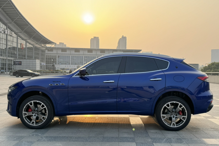 玛莎拉蒂 Levante 2023款 3.0T Modena车身外观6003