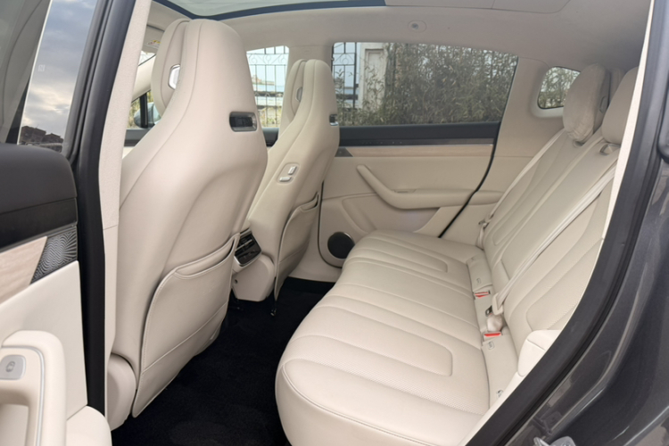 鸿蒙智行 智界R7 2024款 纯电 667km Pro中控内饰7010