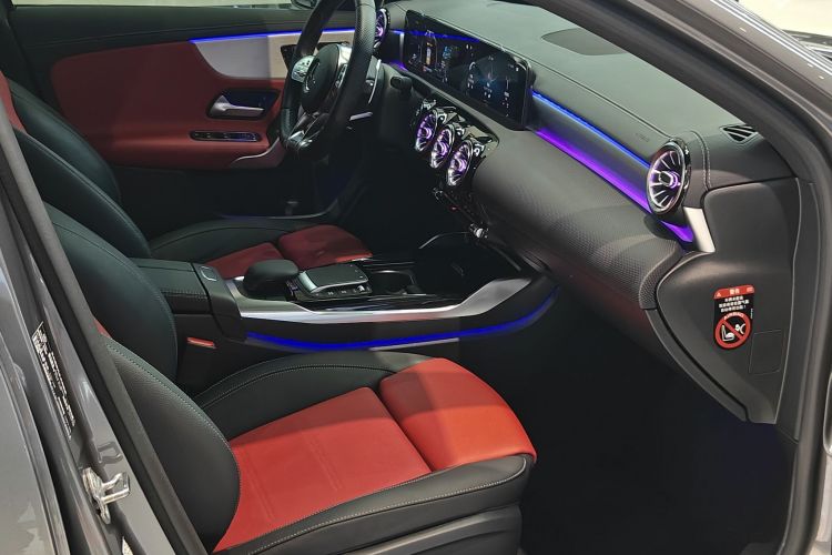 奔驰A级AMG(进口) 2020款 改款 AMG A 35 4MATIC中控内饰7010