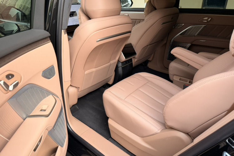 乐道L90 2025款 Max 六座版中控内饰7002