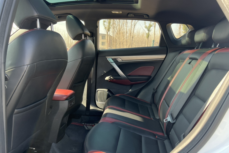 吉利汽车 缤越 2019款 运动款 260T DCT Battle 国V中控内饰7004