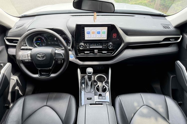 丰田 汉兰达 2022款 双擎 2.5L 四驱精英版 7座中控内饰7001